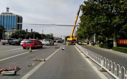 任丘市华北油田大型监控杆安装现场